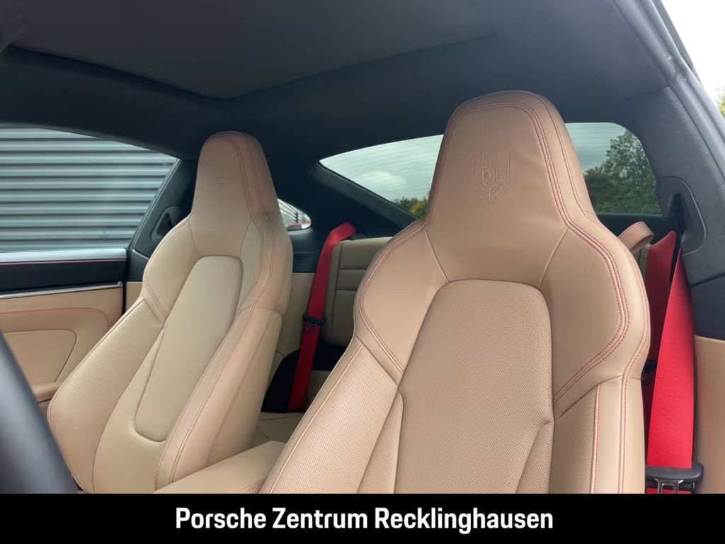 Porsche 911 GTS 4 992 Carrera