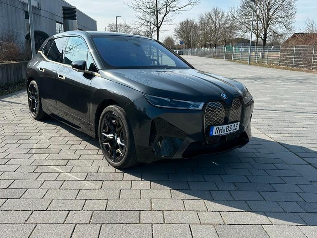 BMW iX