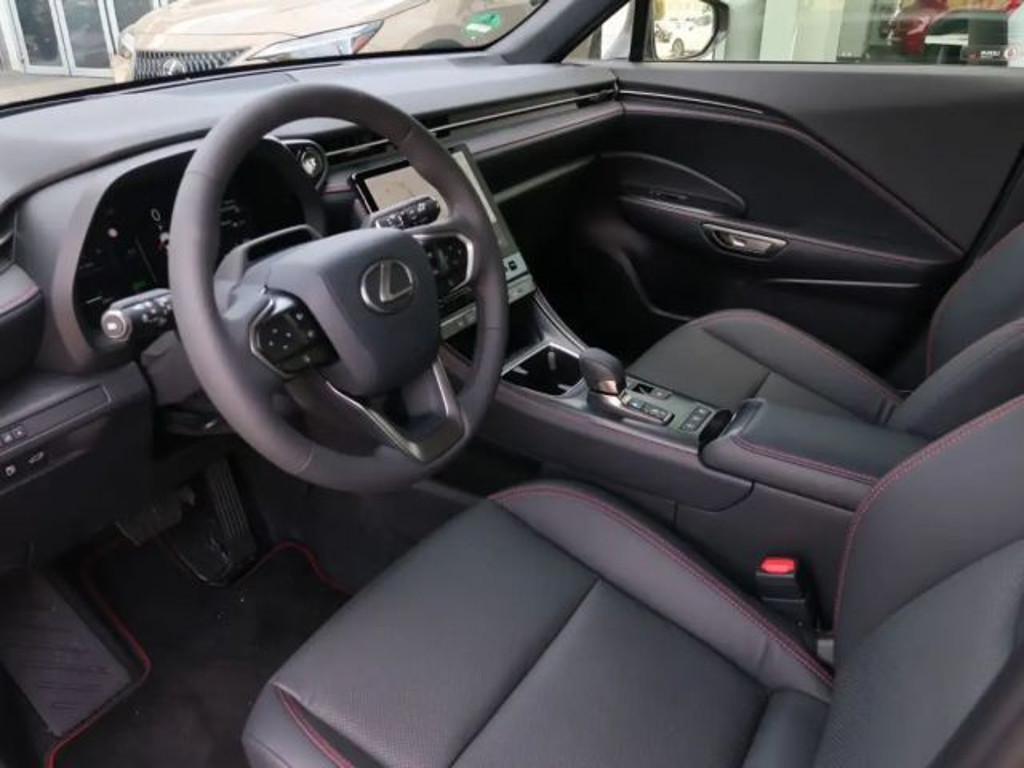 Lexus LBX