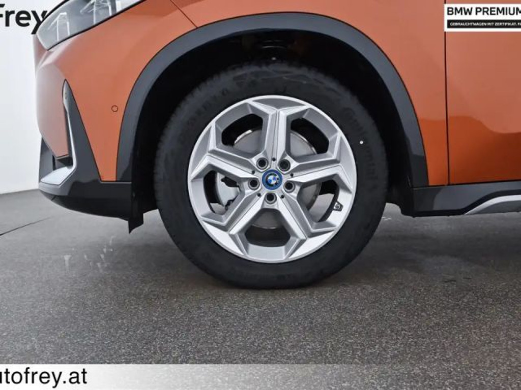 BMW iX1