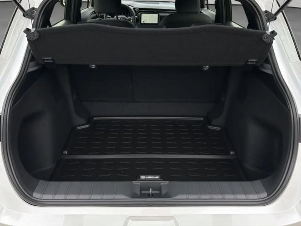 Lexus LBX 1.5 Hybrid e-CVT (136PS)