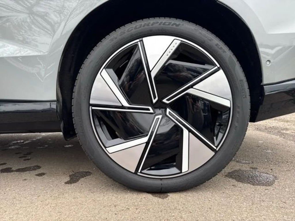 Volvo EX90