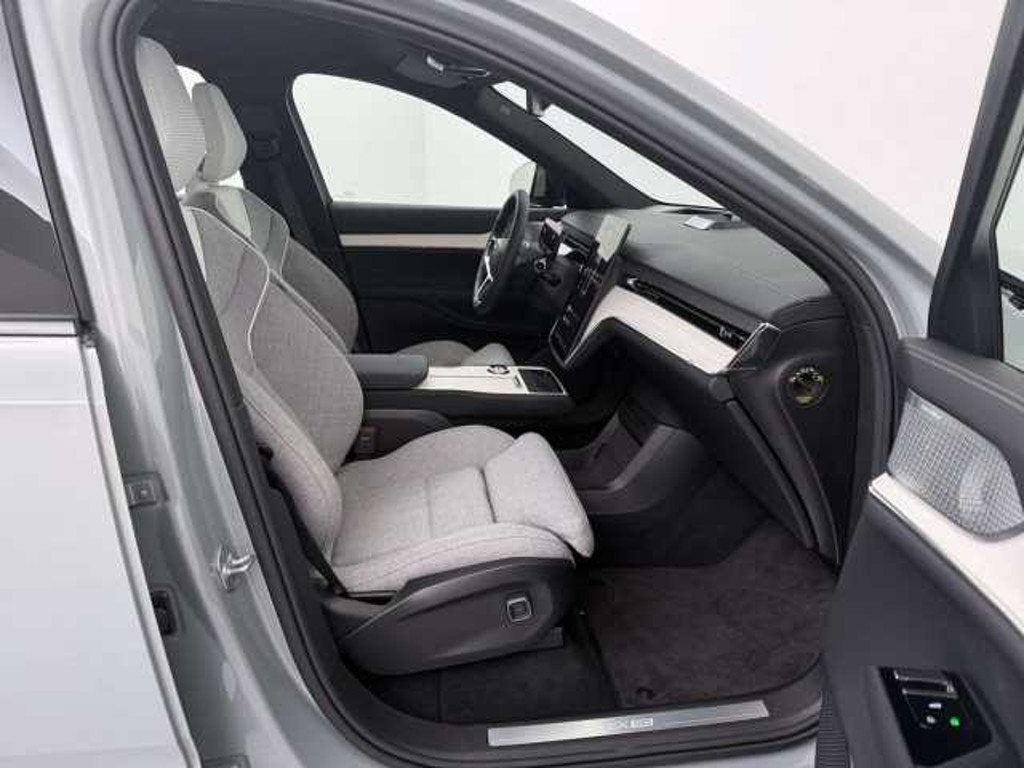 Volvo EX90