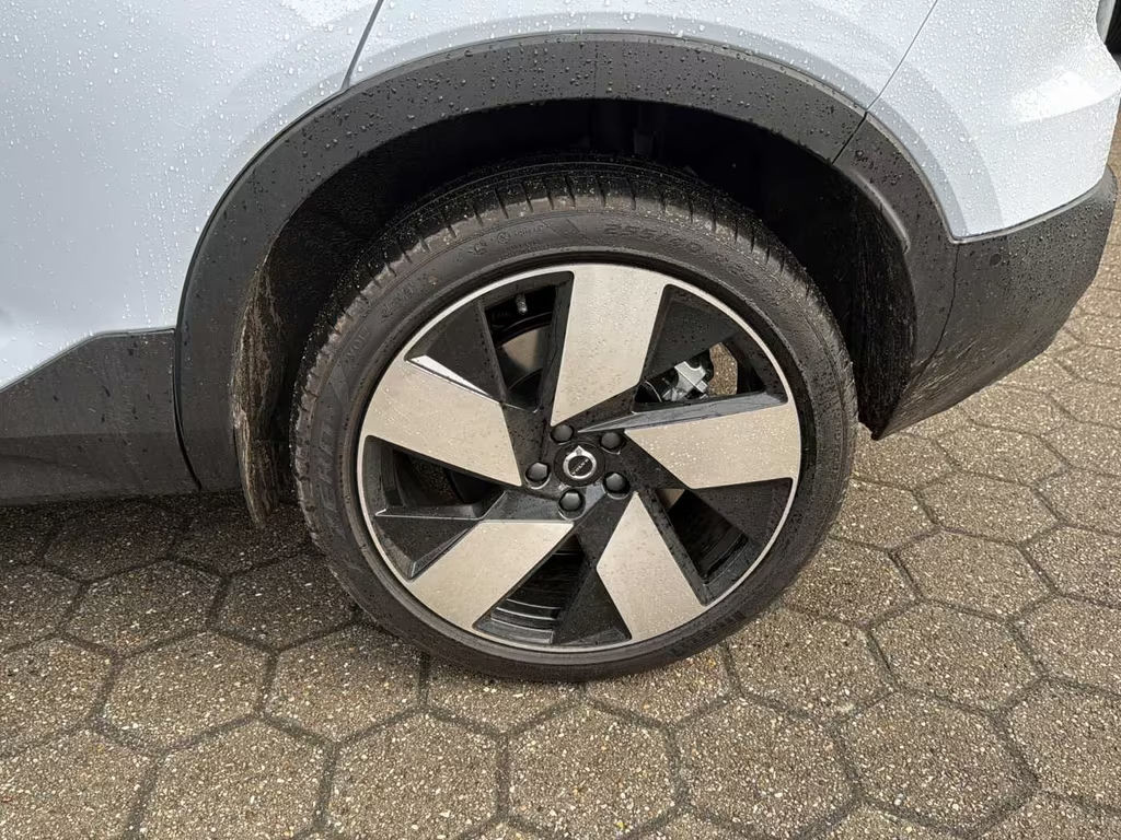 Volvo EX40