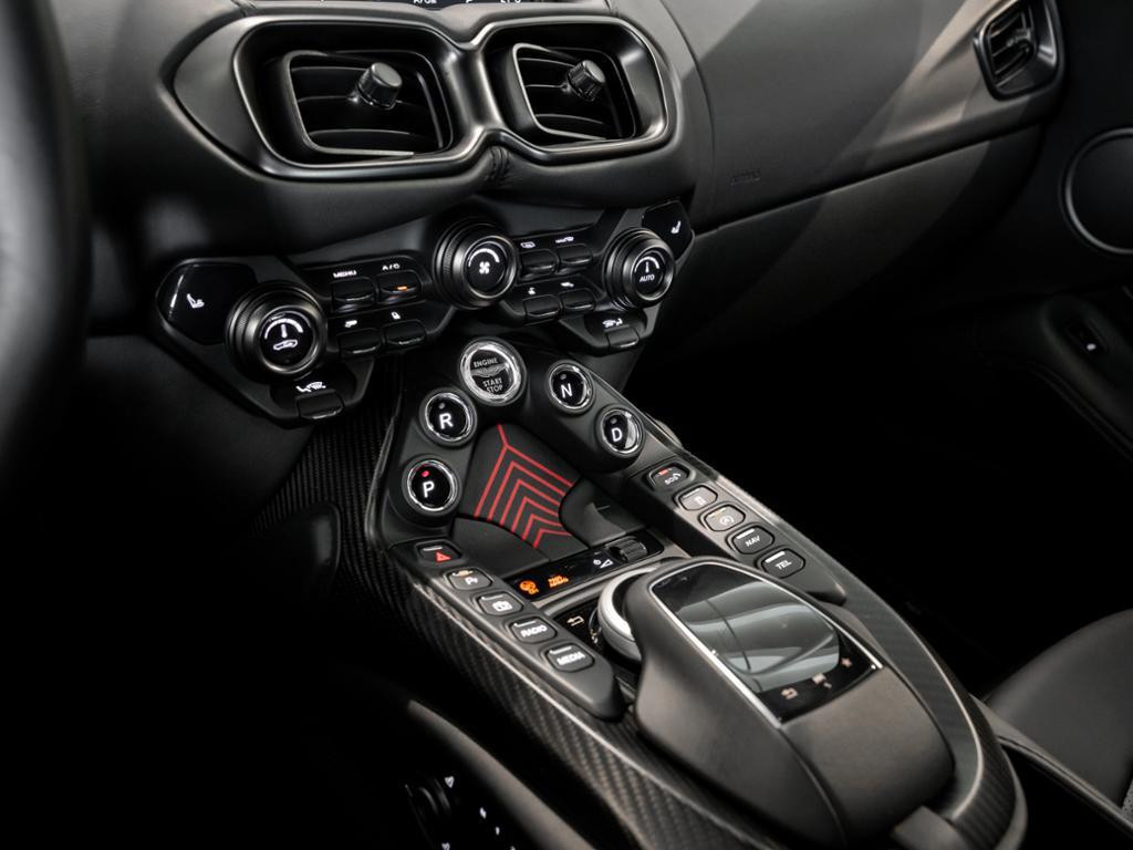 Aston Martin V8 Vantage