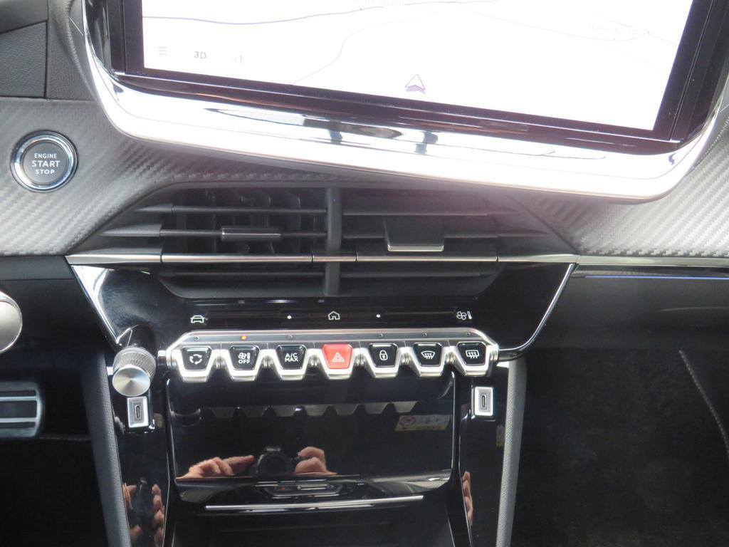 Peugeot e-2008