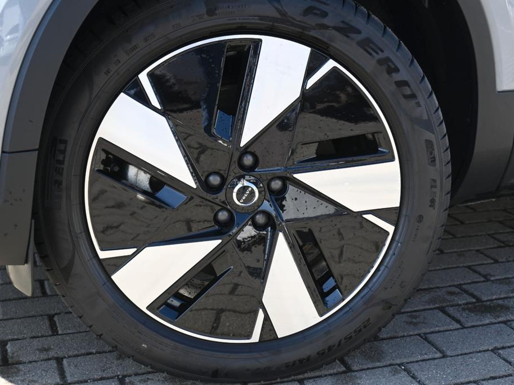 Volvo EX40