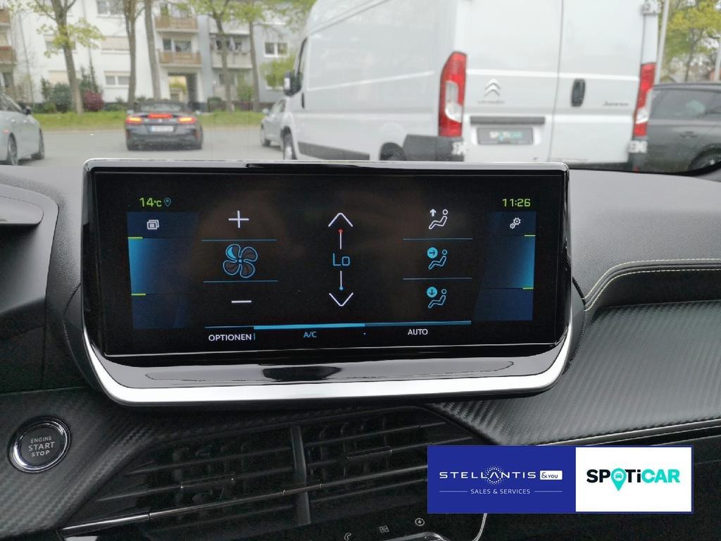 Peugeot e-208