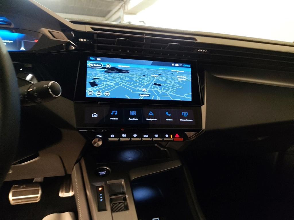 Peugeot e-308