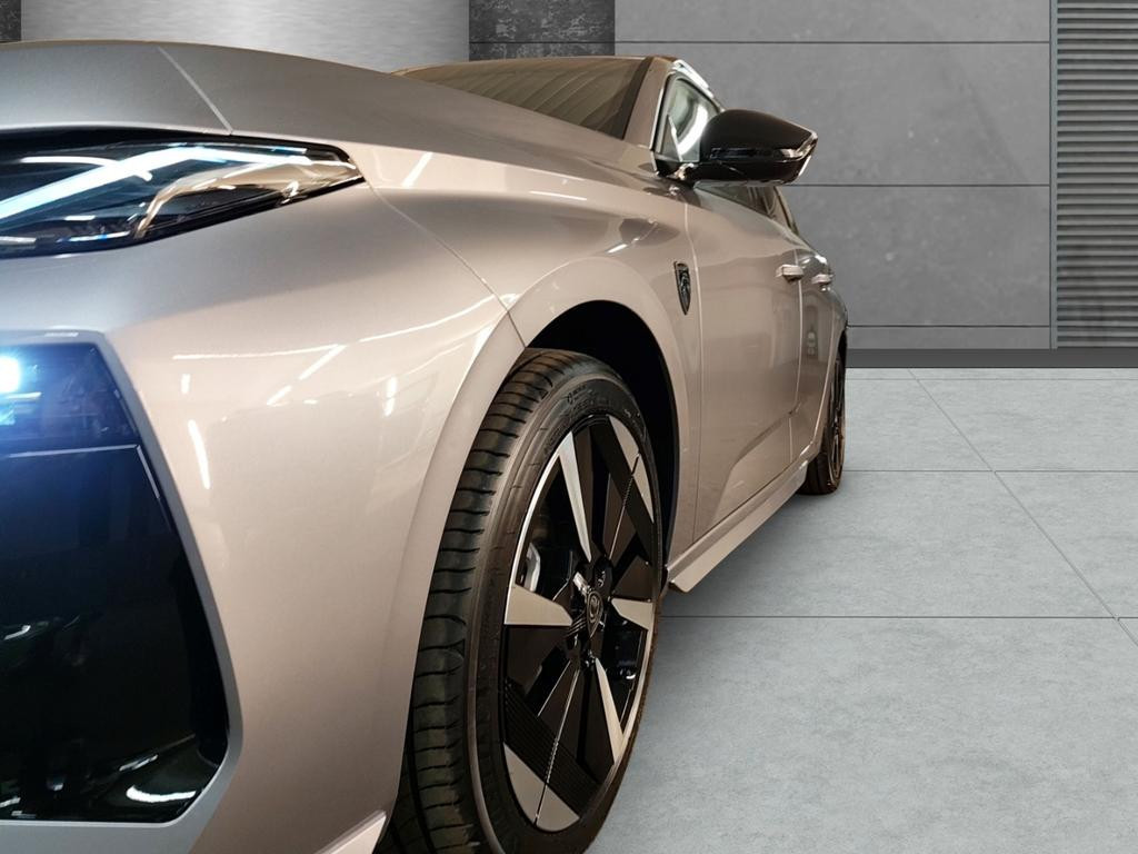Peugeot e-308
