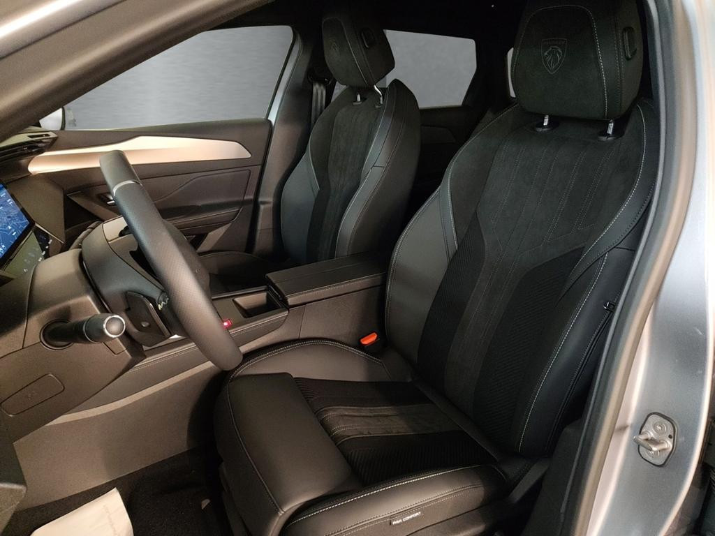 Peugeot e-308