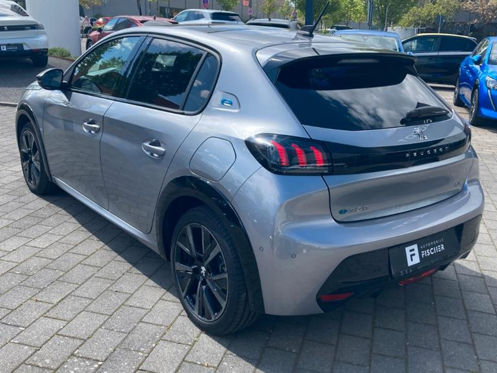 Peugeot e-208