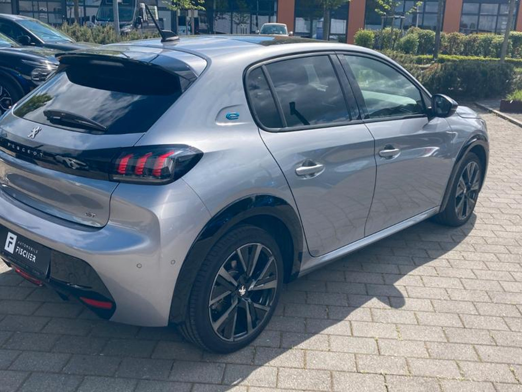 Peugeot e-208