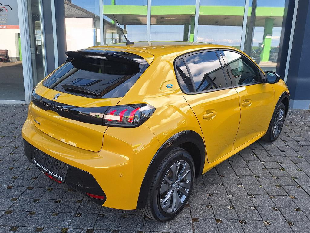 Peugeot e-208