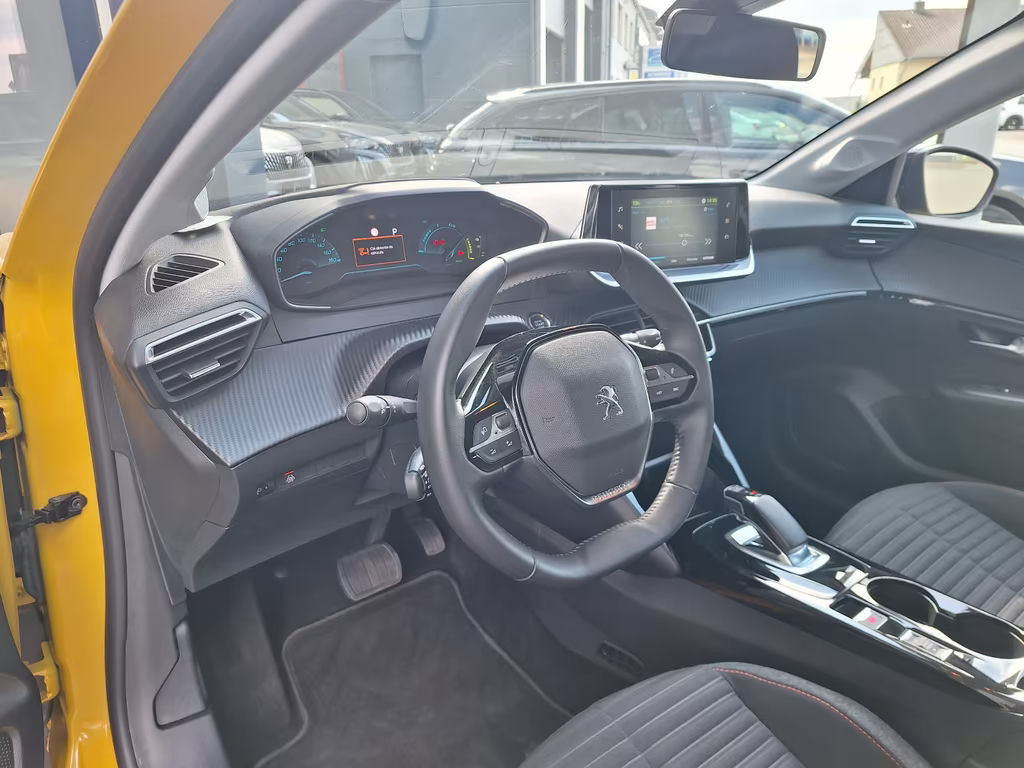 Peugeot e-208