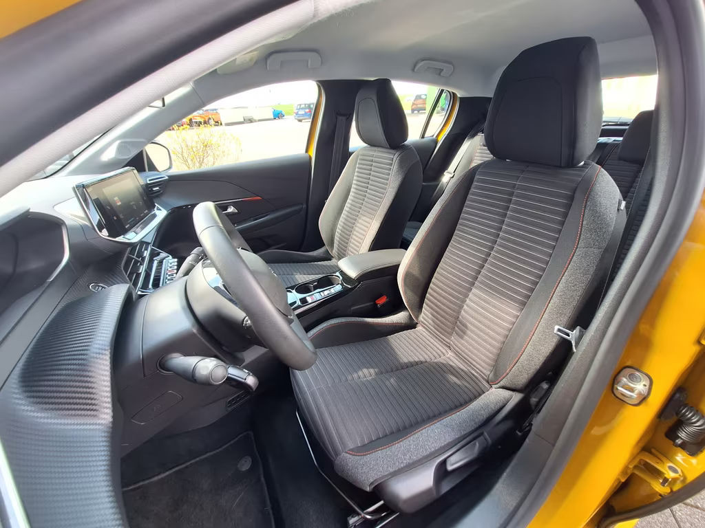 Peugeot e-208