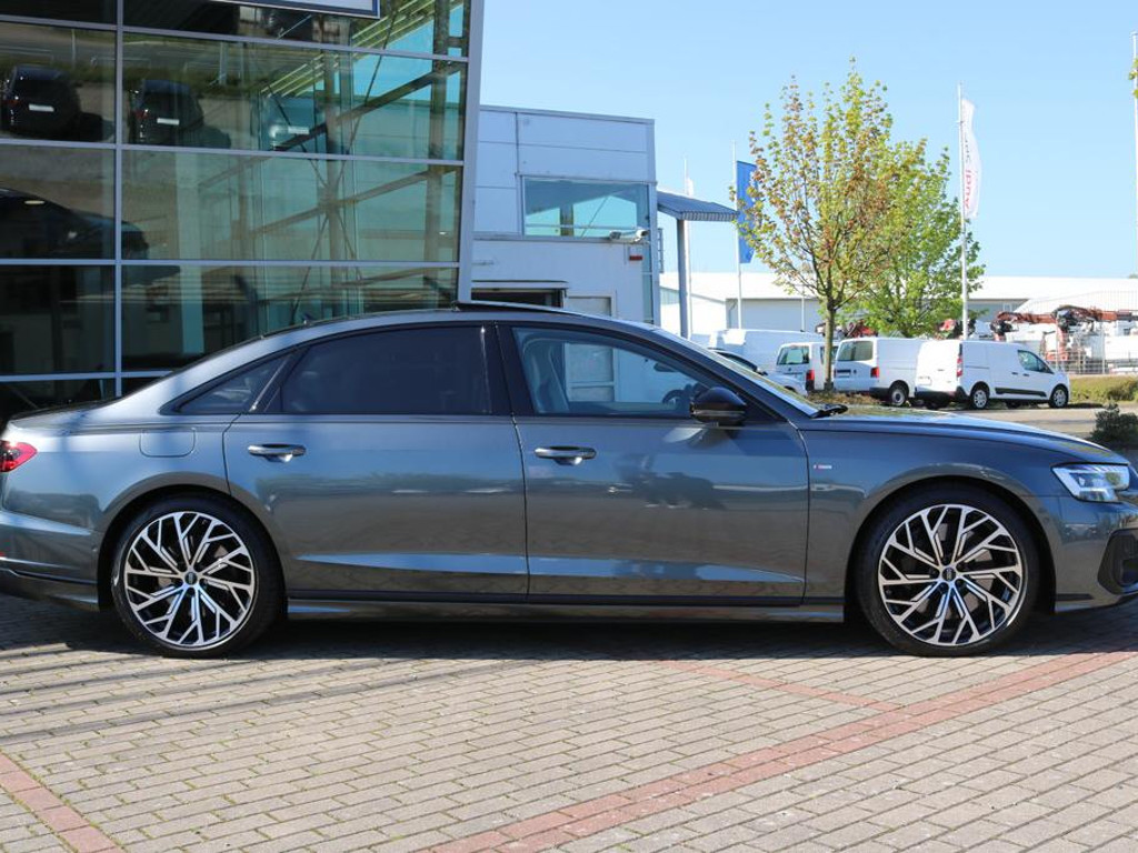 Audi A8 S-Line Lang 60 TFSI