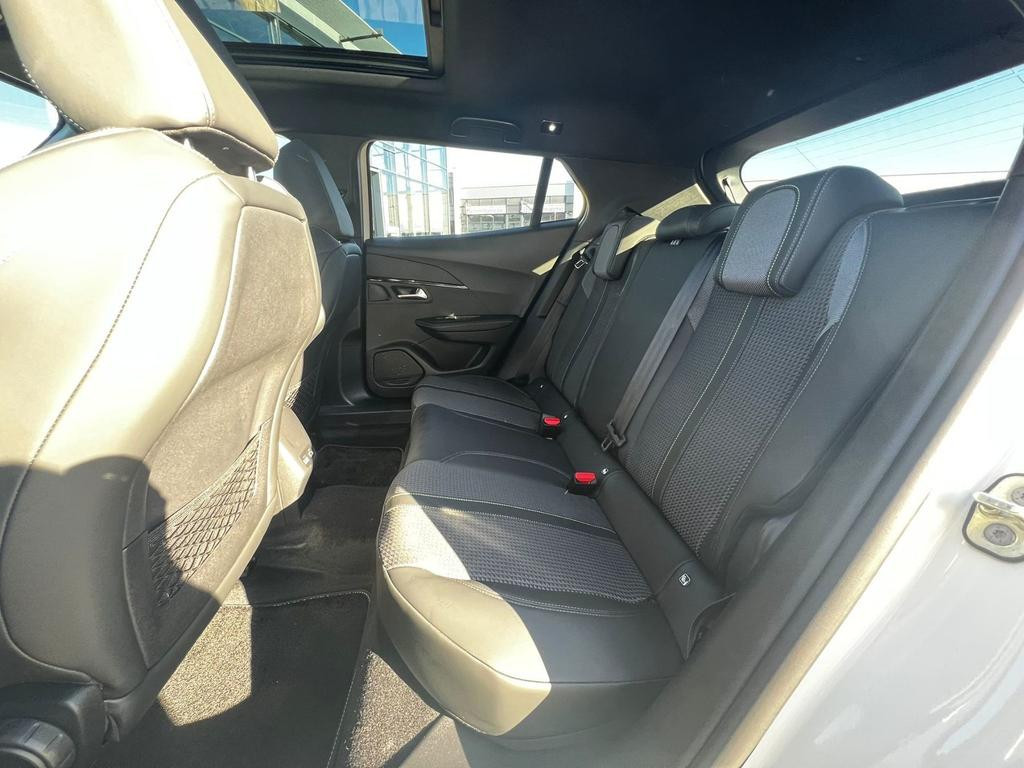Peugeot e-2008