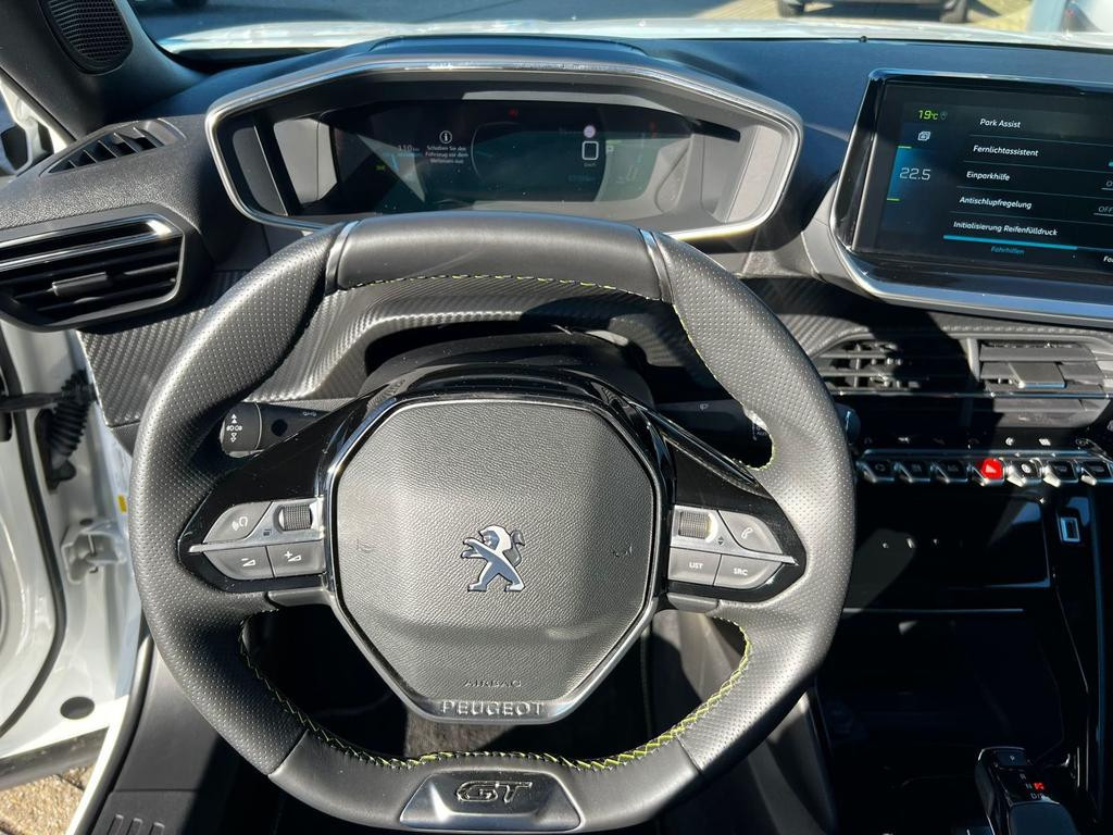 Peugeot e-2008
