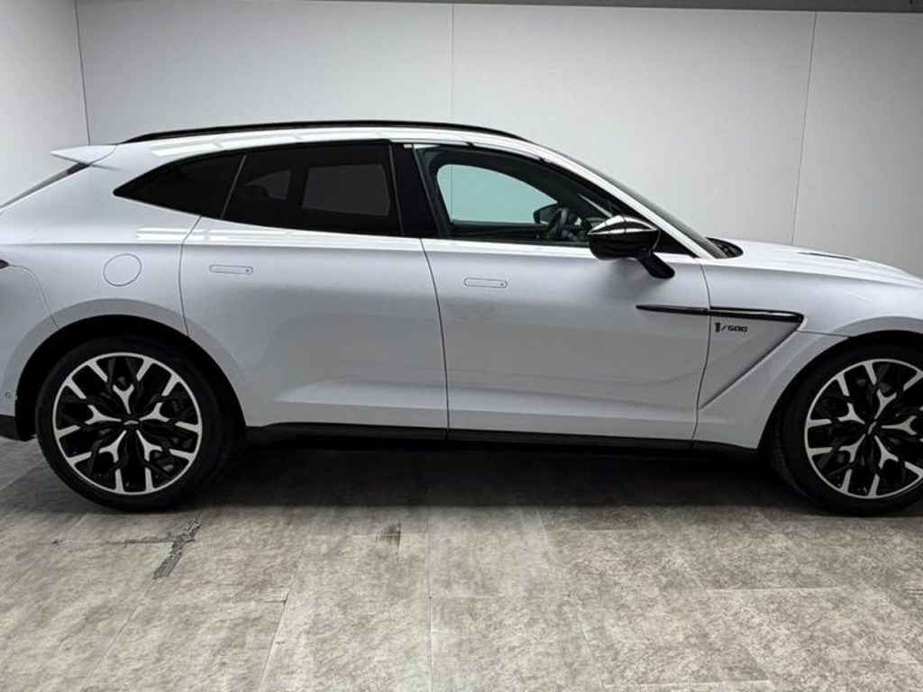 Aston Martin DBX