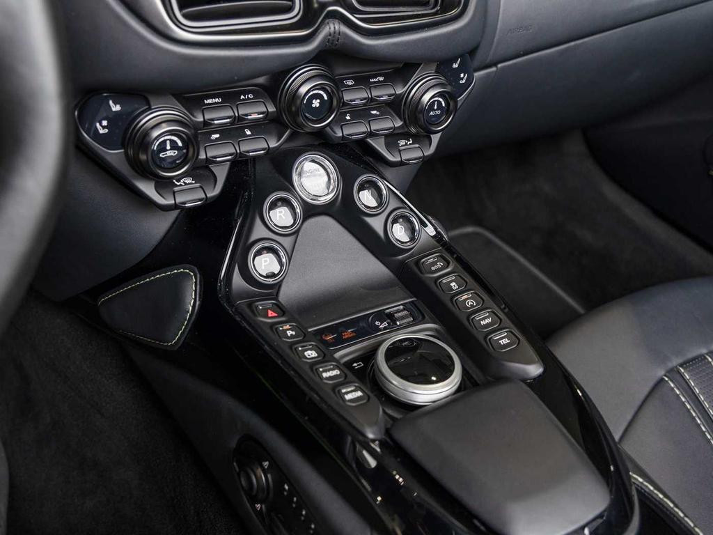 Aston Martin V8 Vantage