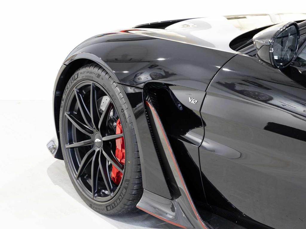 Aston Martin Vantage
