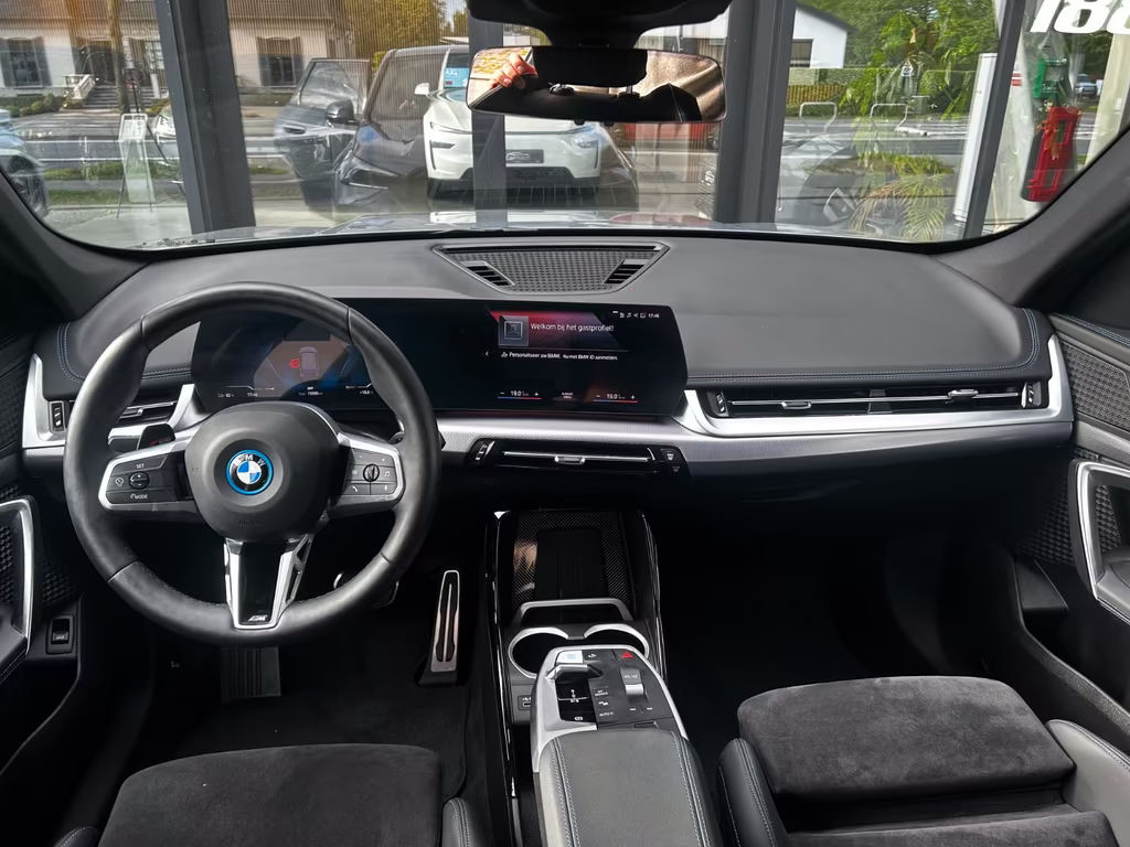 BMW iX1