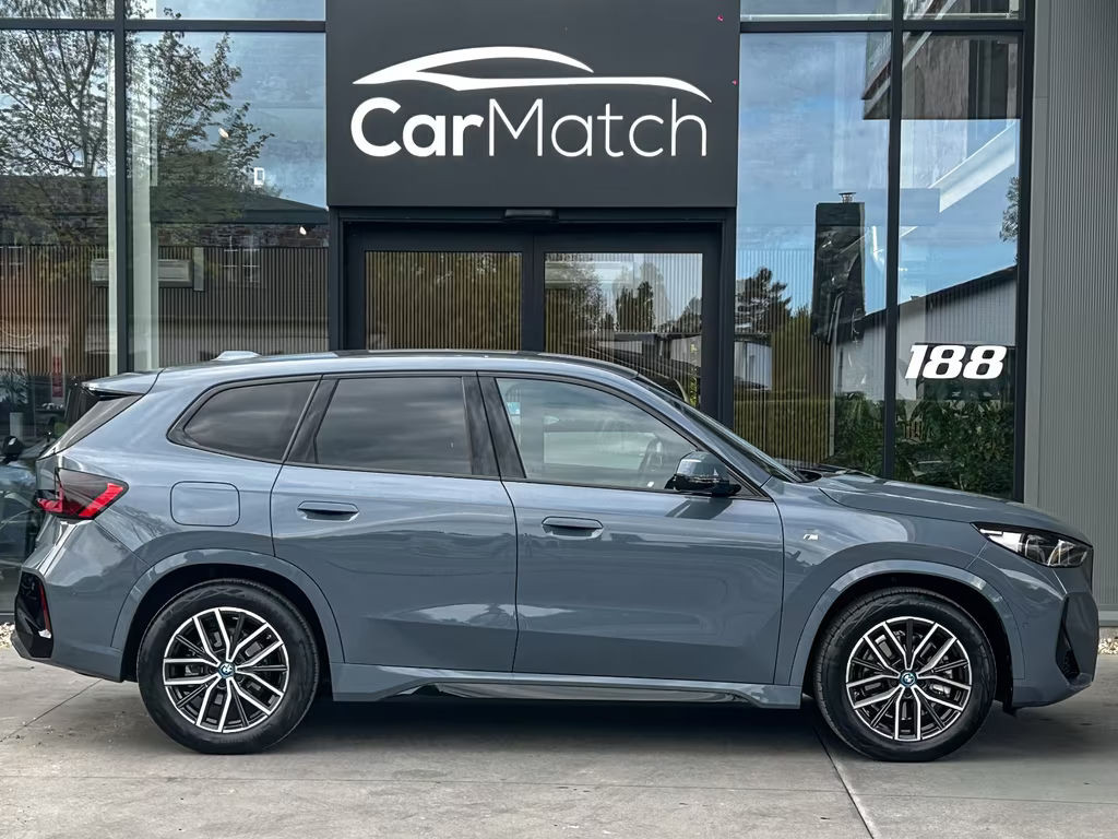 BMW iX1