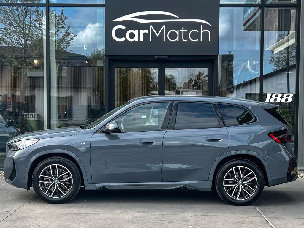 BMW iX1