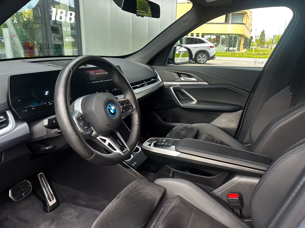 BMW iX1