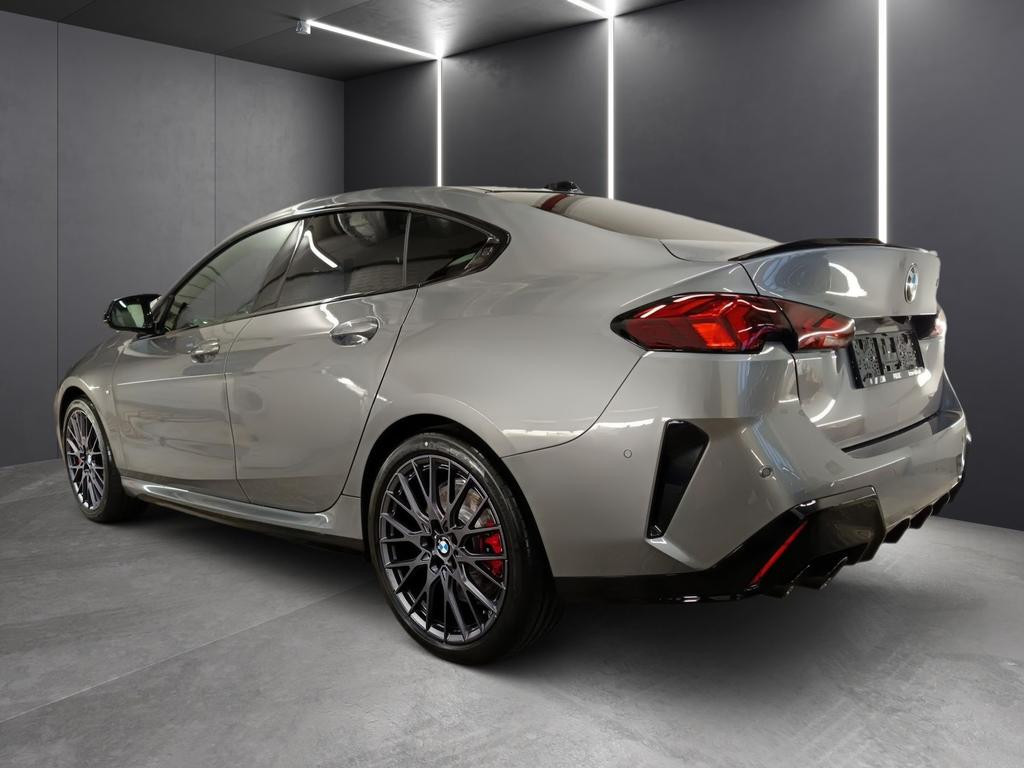 BMW M235