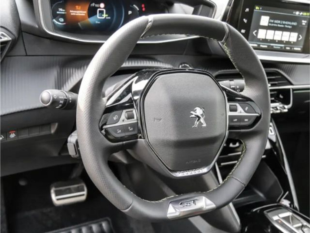 Peugeot e-208