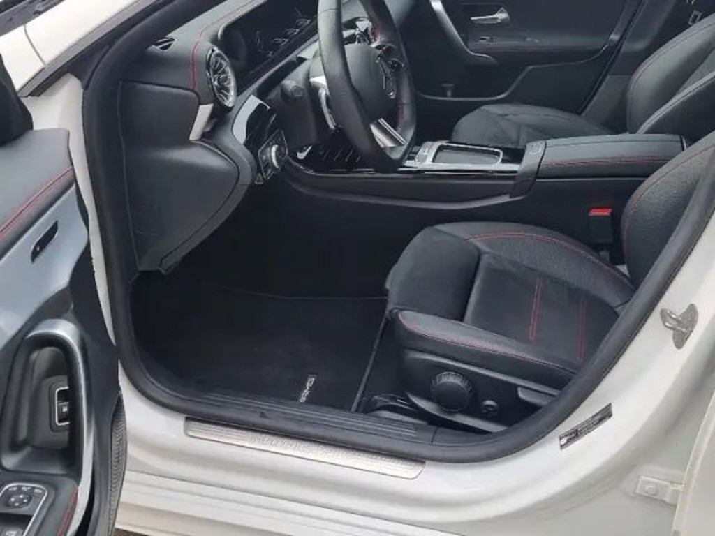 Mercedes-Benz CLA-Klasse CLA 250 AMG Line CLA 250 e Sedan