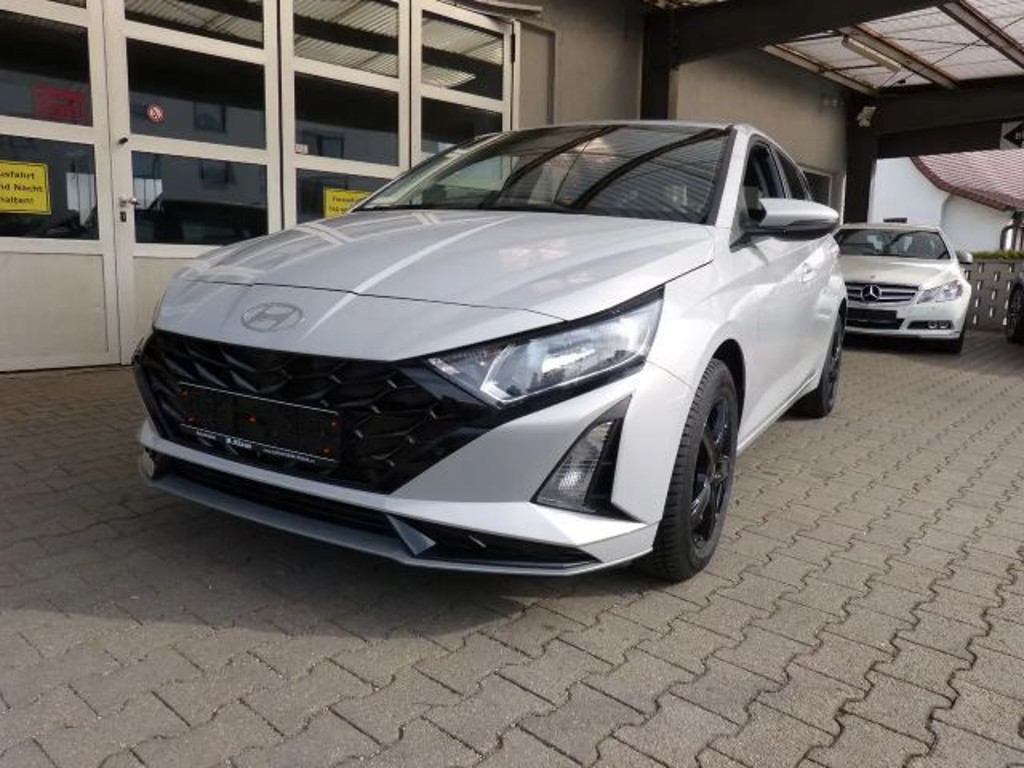Hyundai i20 NAVI SHZ LHZ APPLE KAMERA TEMPOMAT ALU