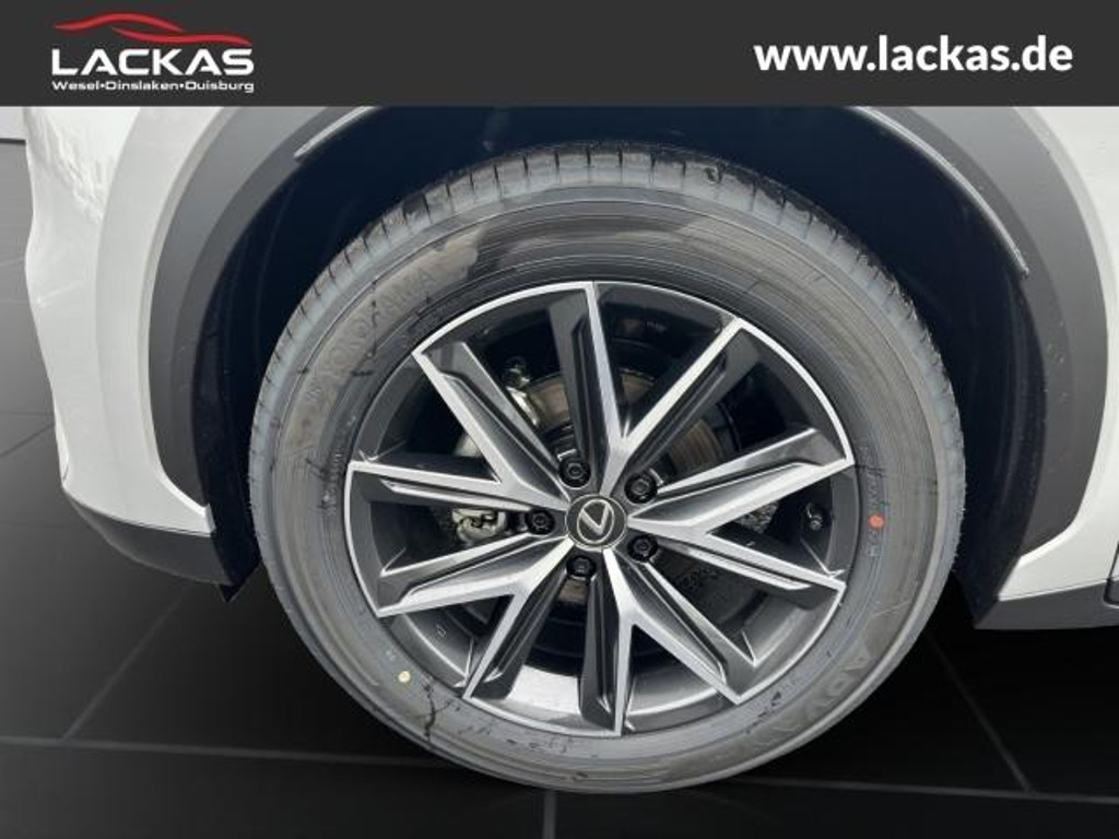 Lexus LBX