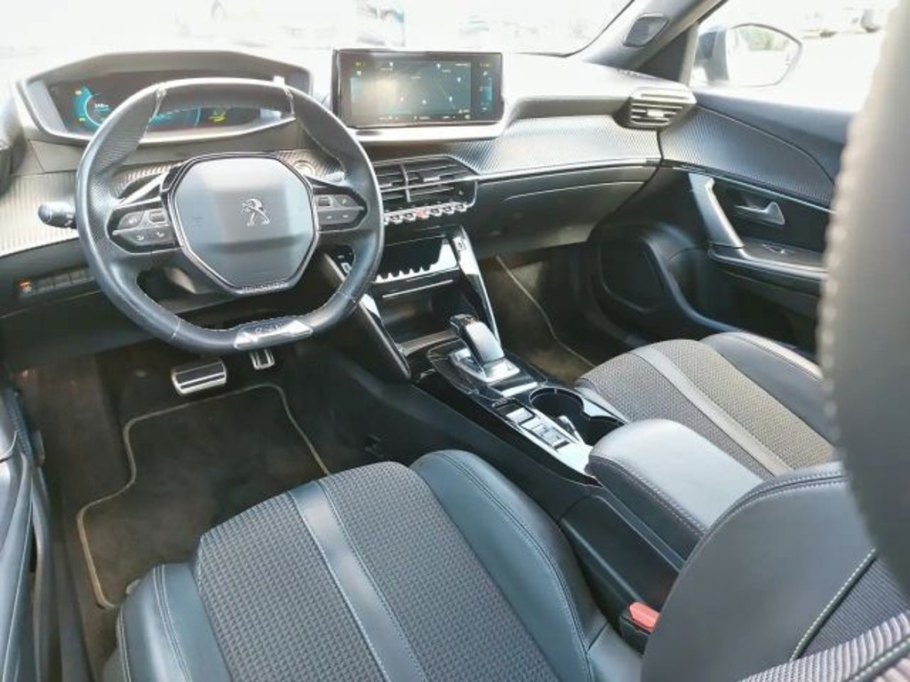 Peugeot e-2008