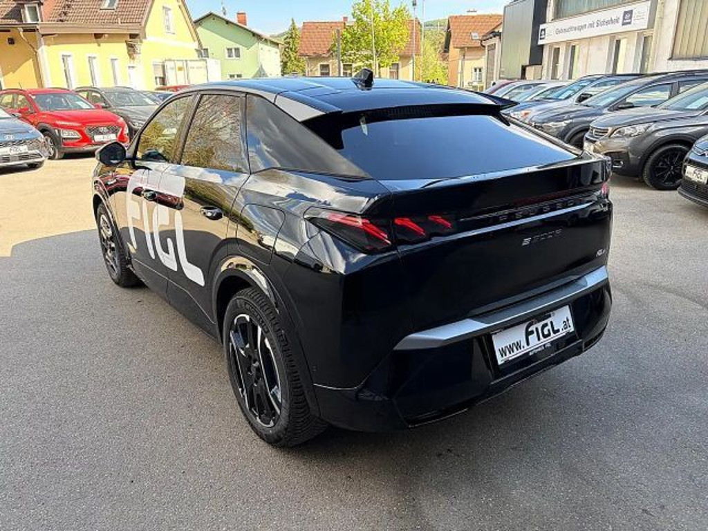 Peugeot E-3008