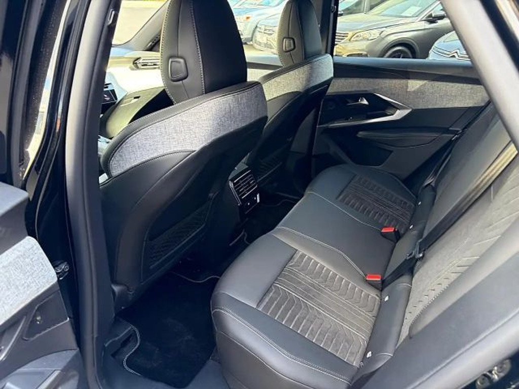 Peugeot E-3008
