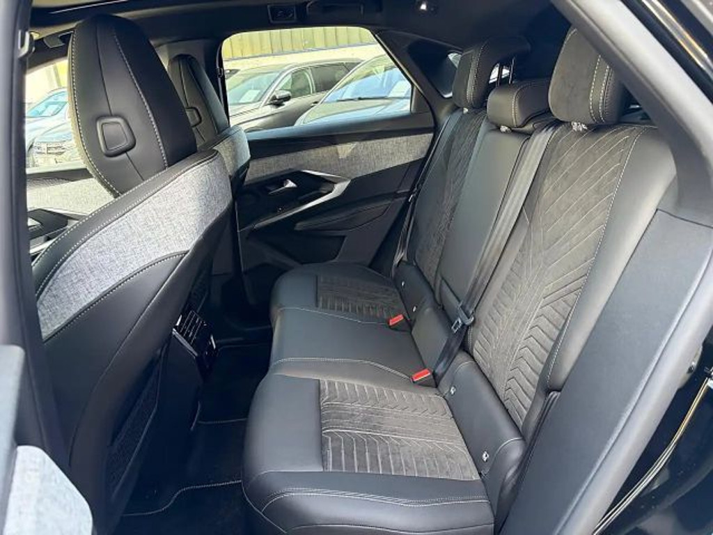 Peugeot E-3008