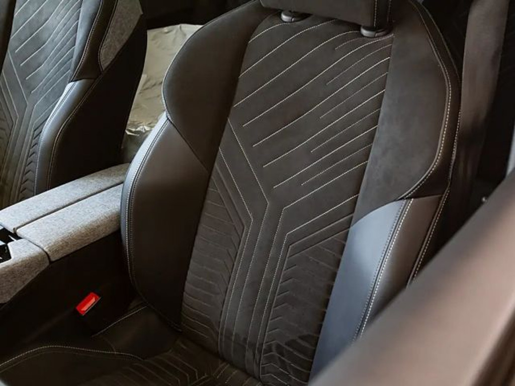 Peugeot E-5008