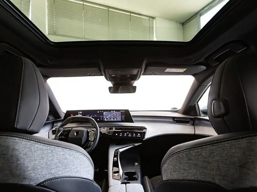 Peugeot E-5008