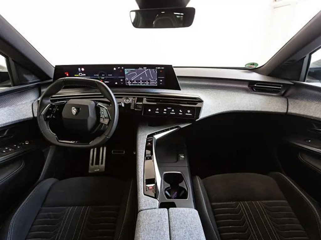 Peugeot E-5008