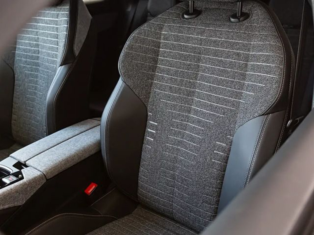 Peugeot E-3008