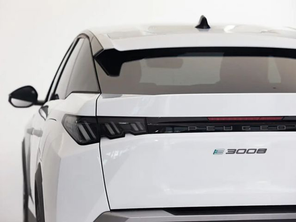 Peugeot E-3008