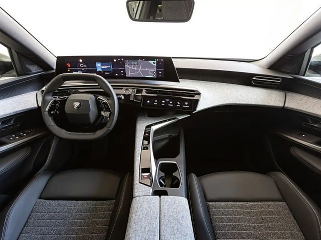 Peugeot E-3008