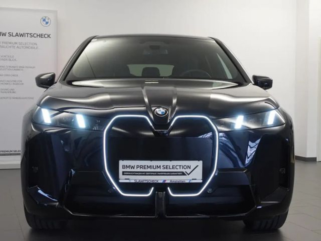 BMW iX xDrive45