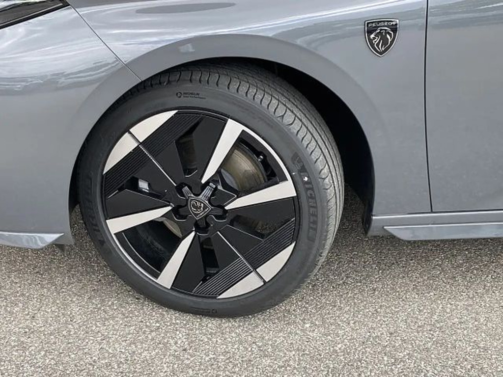 Peugeot e-308