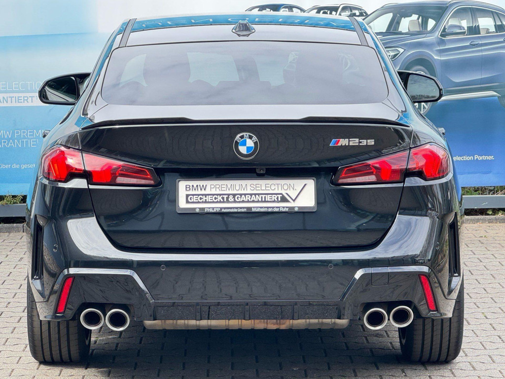 BMW M235