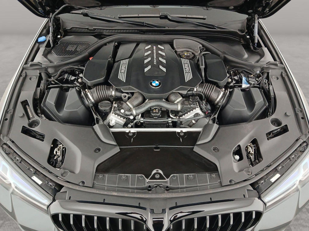 BMW M550