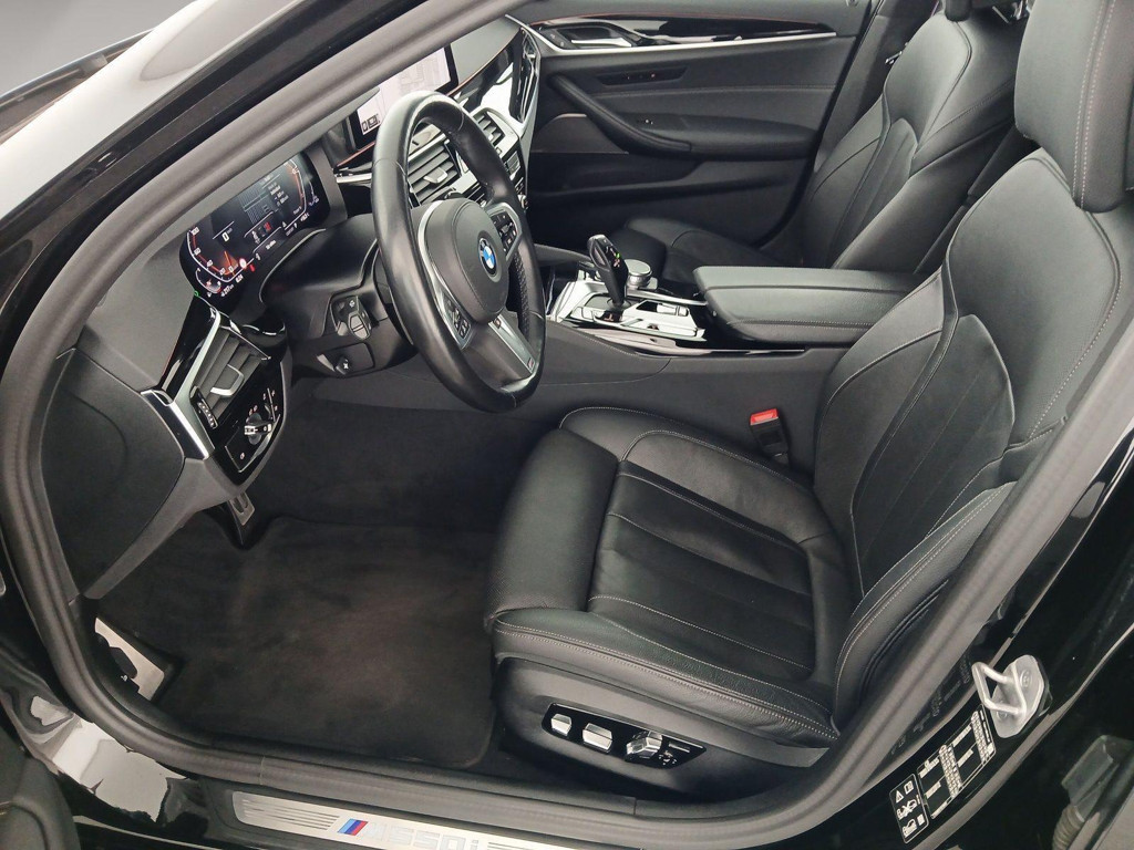 BMW M550